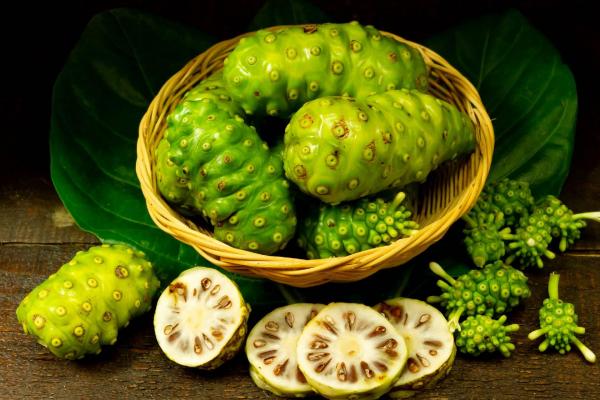 Fruits de noni murs